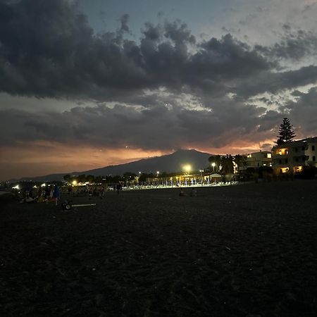 Appartamento I Puritani On The Beach Giardini-Naxos Extérieur photo