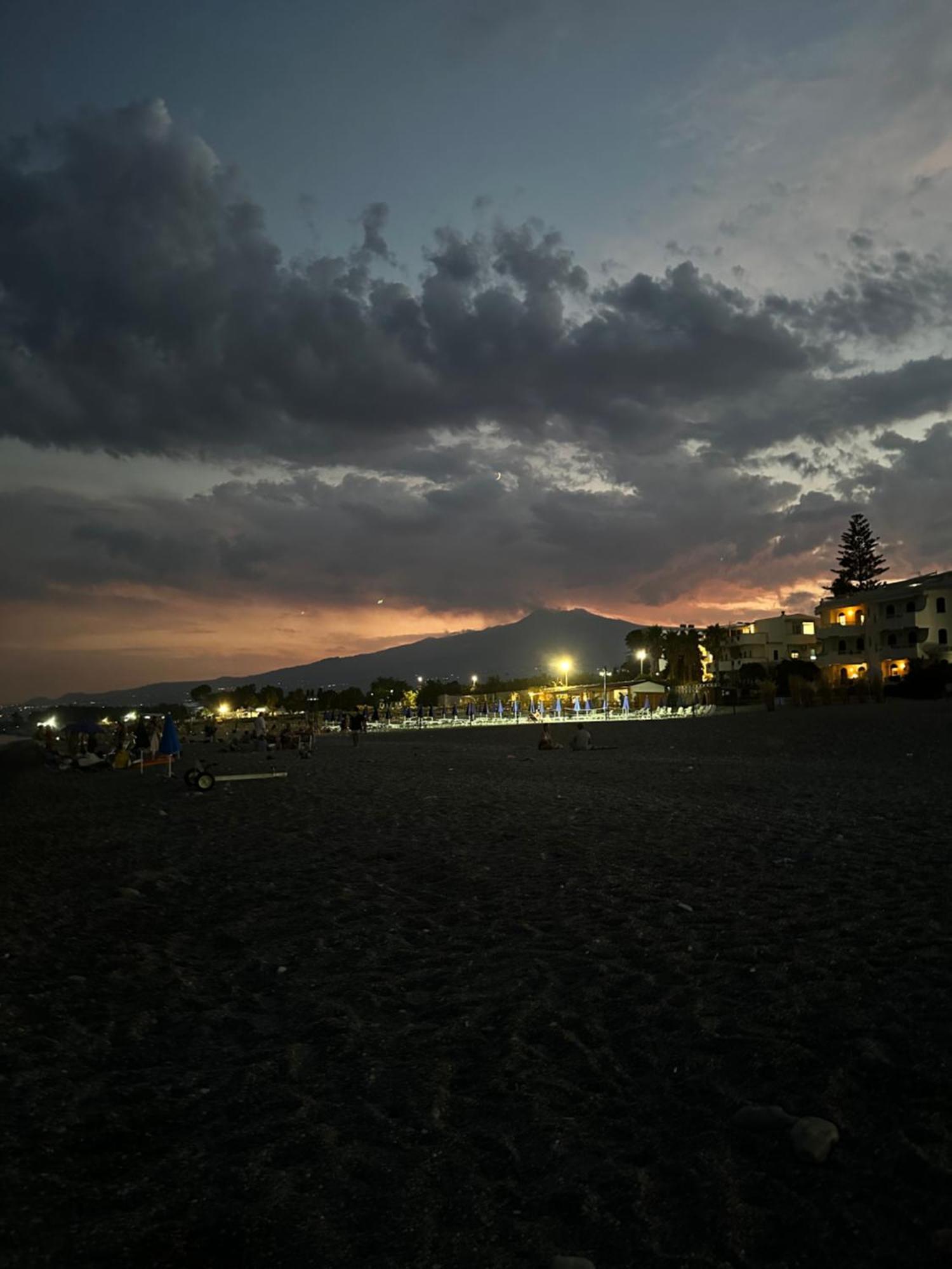 Appartamento I Puritani On The Beach Giardini-Naxos Extérieur photo