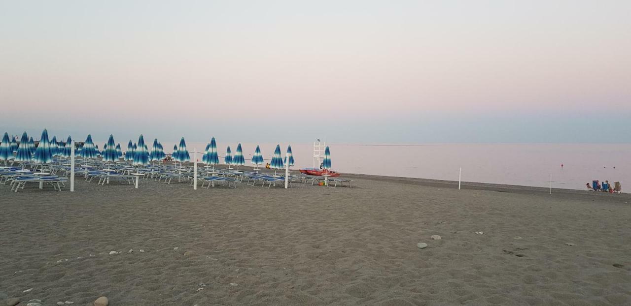 Appartamento I Puritani On The Beach Giardini-Naxos Extérieur photo