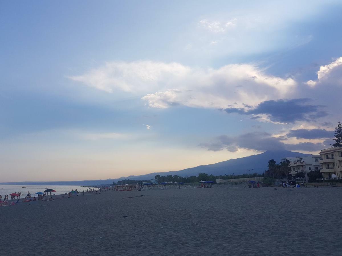 Appartamento I Puritani On The Beach Giardini-Naxos Extérieur photo